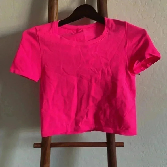 IVL Collective | Seamless Neon Pink Jersey Ribbed Cropped Workout Top Size M/L - Picture 2 of 4